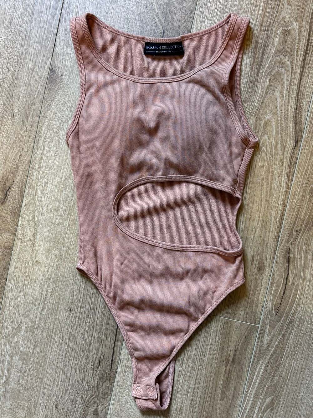 Alphalete Monarch Collection Ribbed Cut-Out Bodysuit Peach Size S